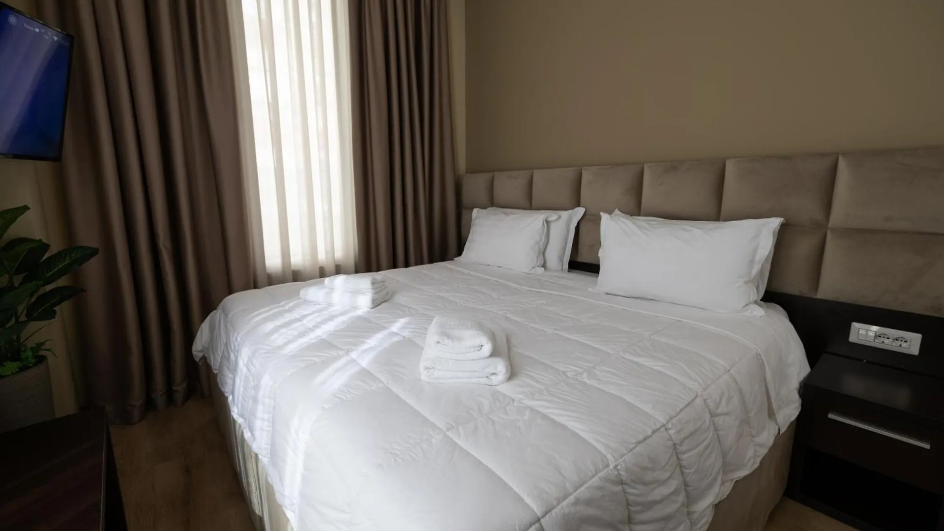 4R Colombo Hotel 地拉那