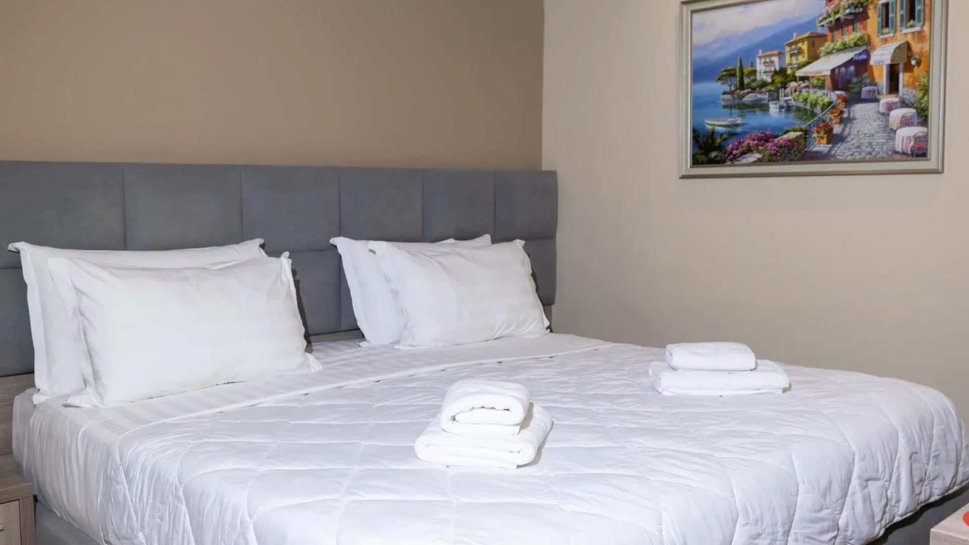 4R Colombo Hotel 地拉那 3*,