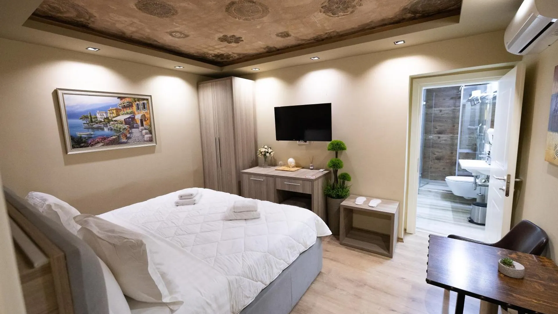 4R Colombo Hotel 地拉那