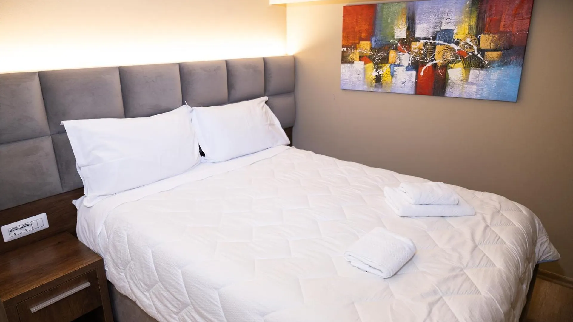4R Colombo Hotel Tirana