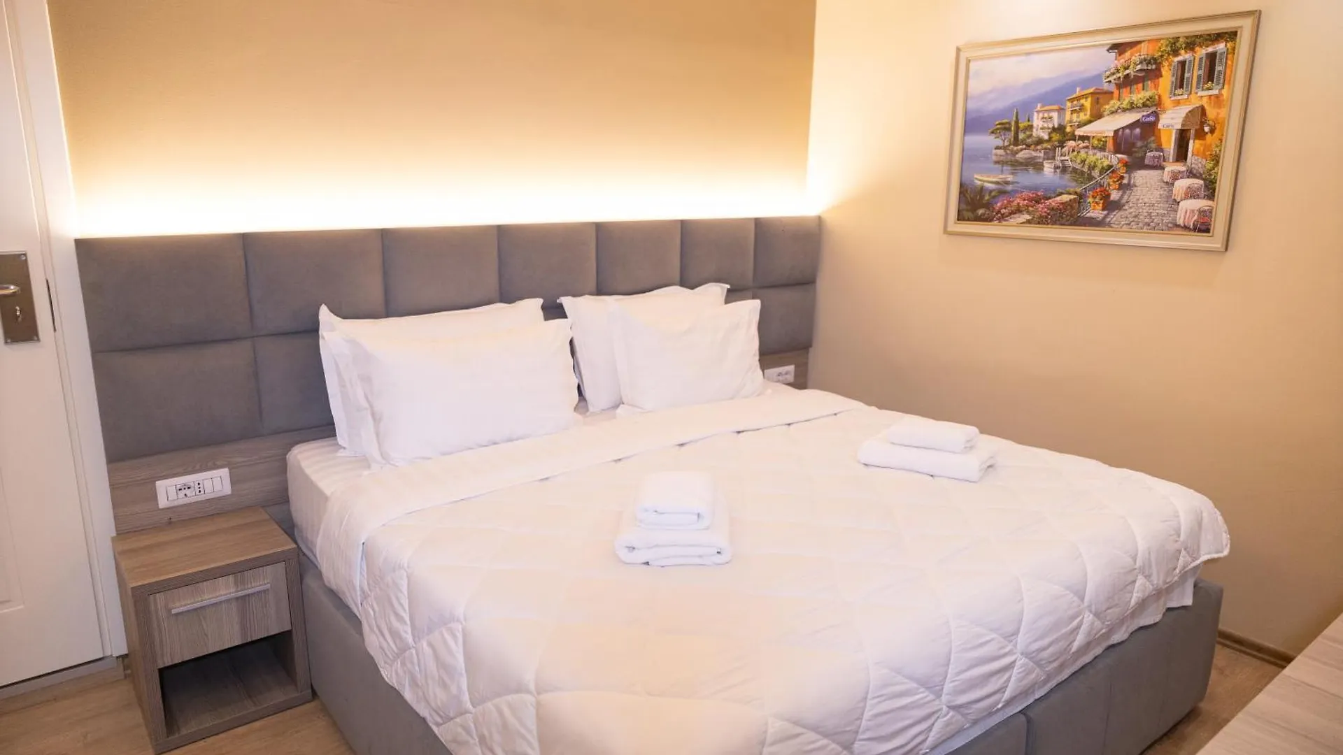 4R Colombo Hotel Tirana 3*,  Albánie