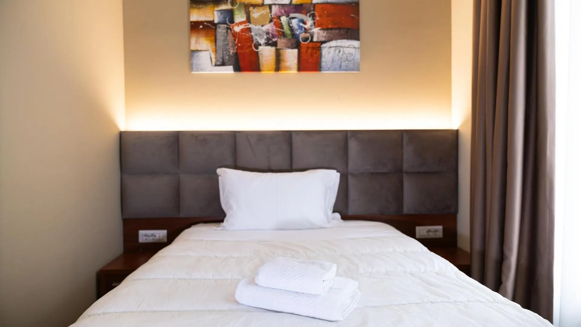 ***  4R Colombo Hotel 地拉那 阿尔巴尼亚