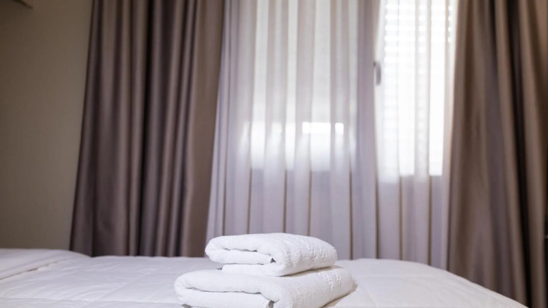 4R Colombo Hotel 地拉那