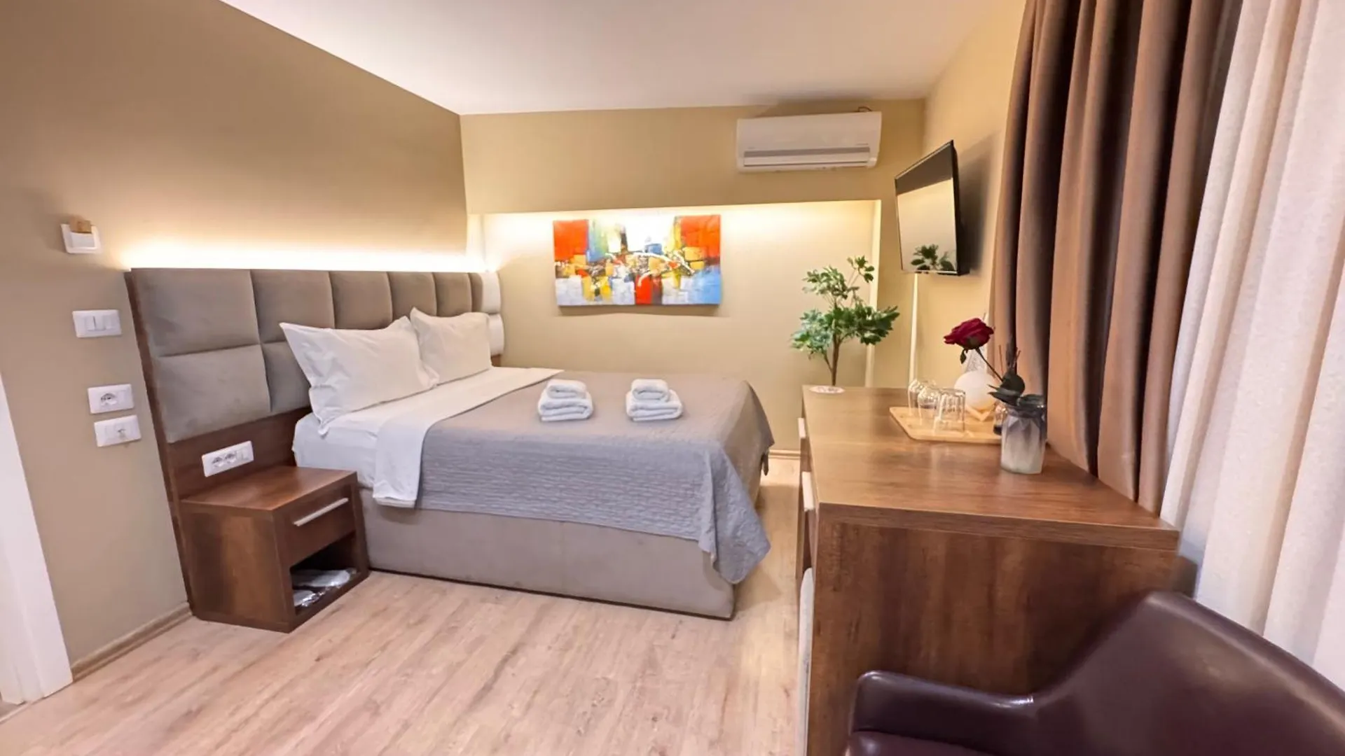 4R Colombo Hotel 地拉那