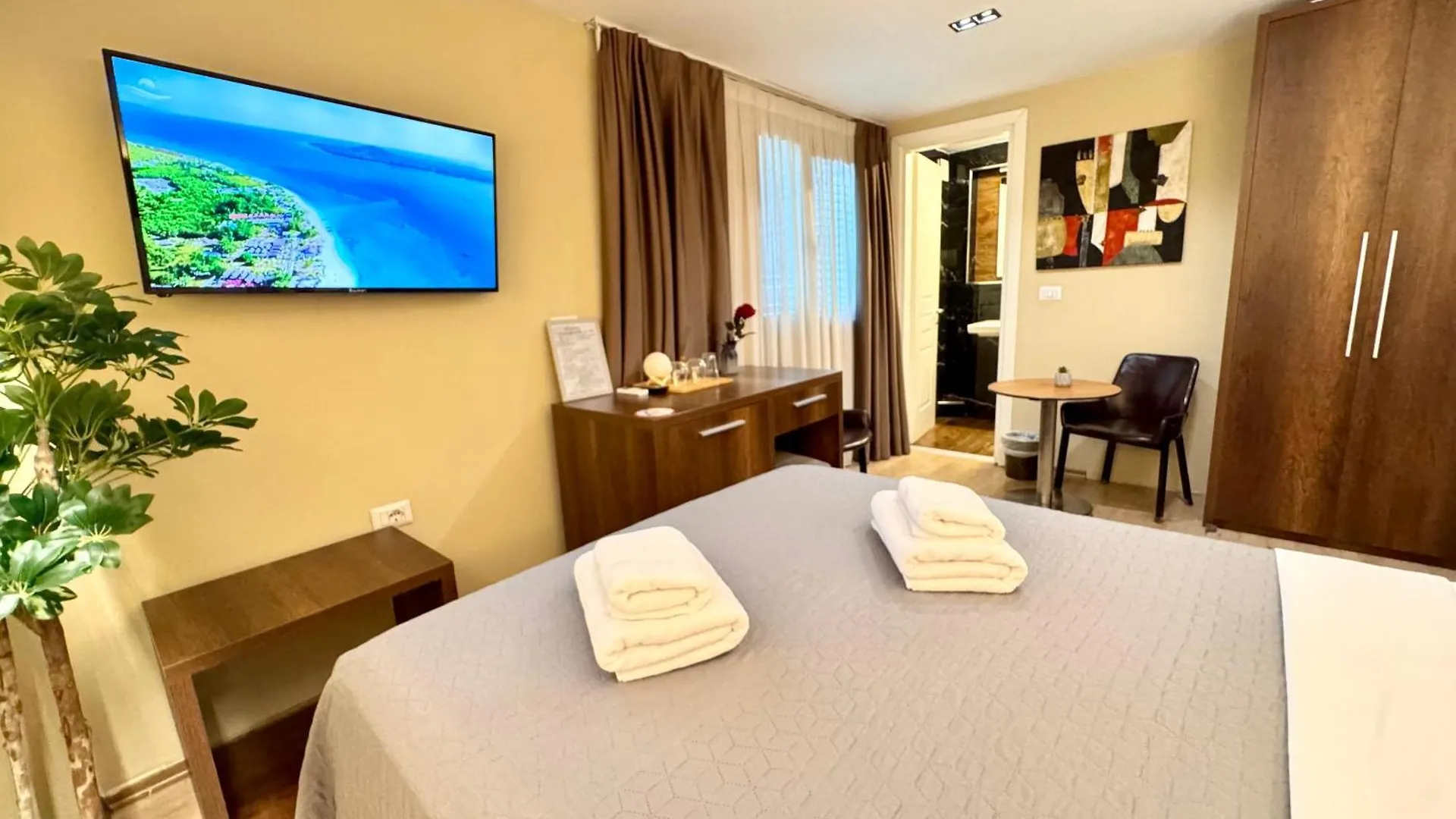 4R Colombo Hotel 地拉那