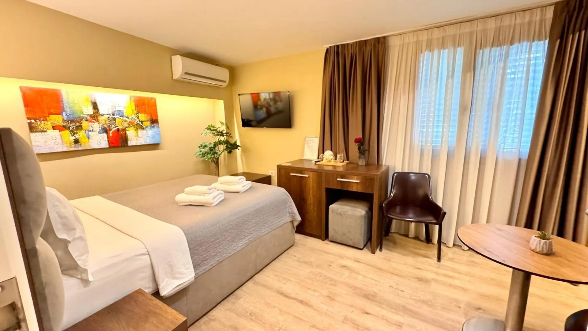 4R Colombo Hotel 地拉那