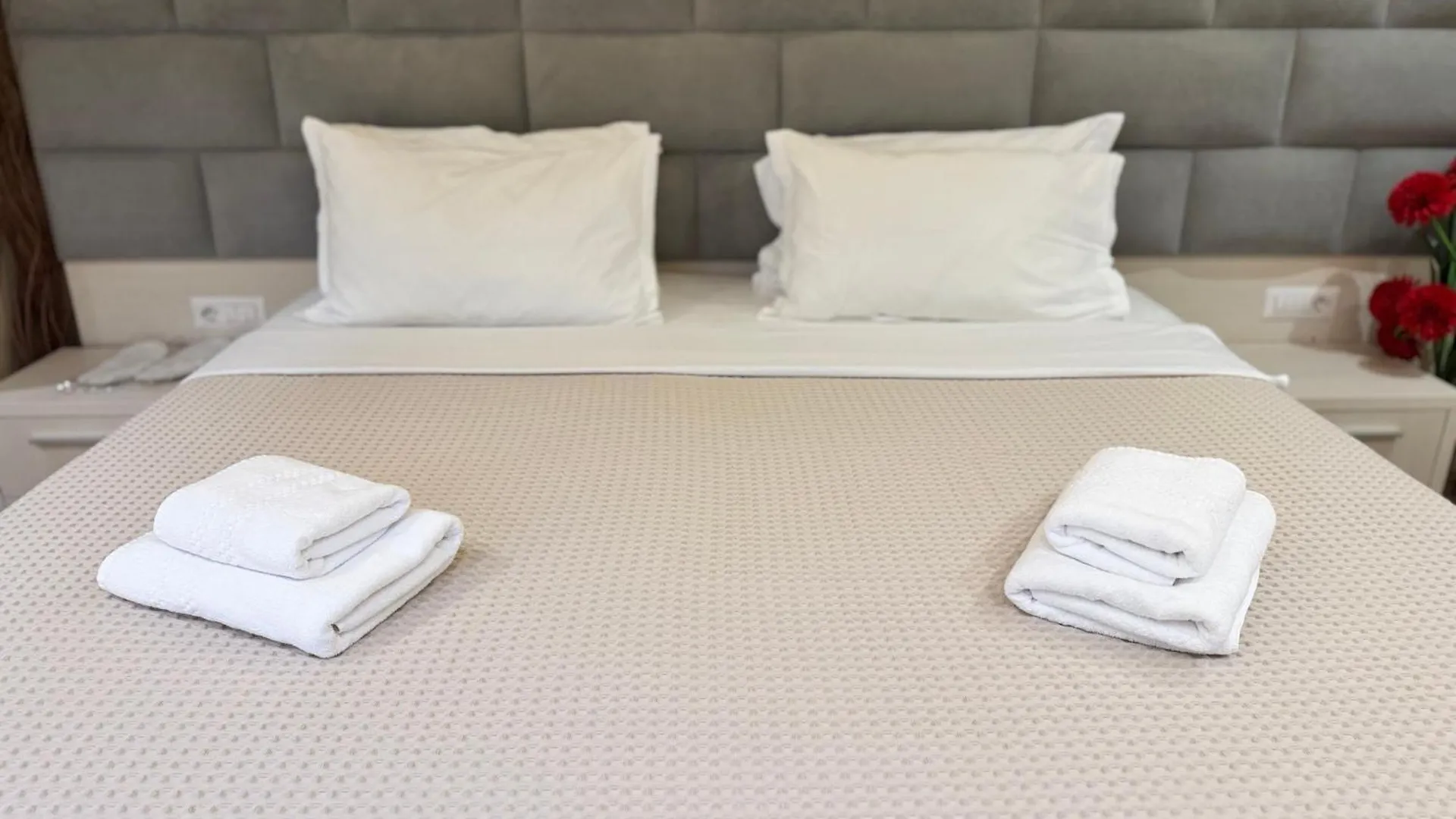 4R Colombo Hotel 地拉那
