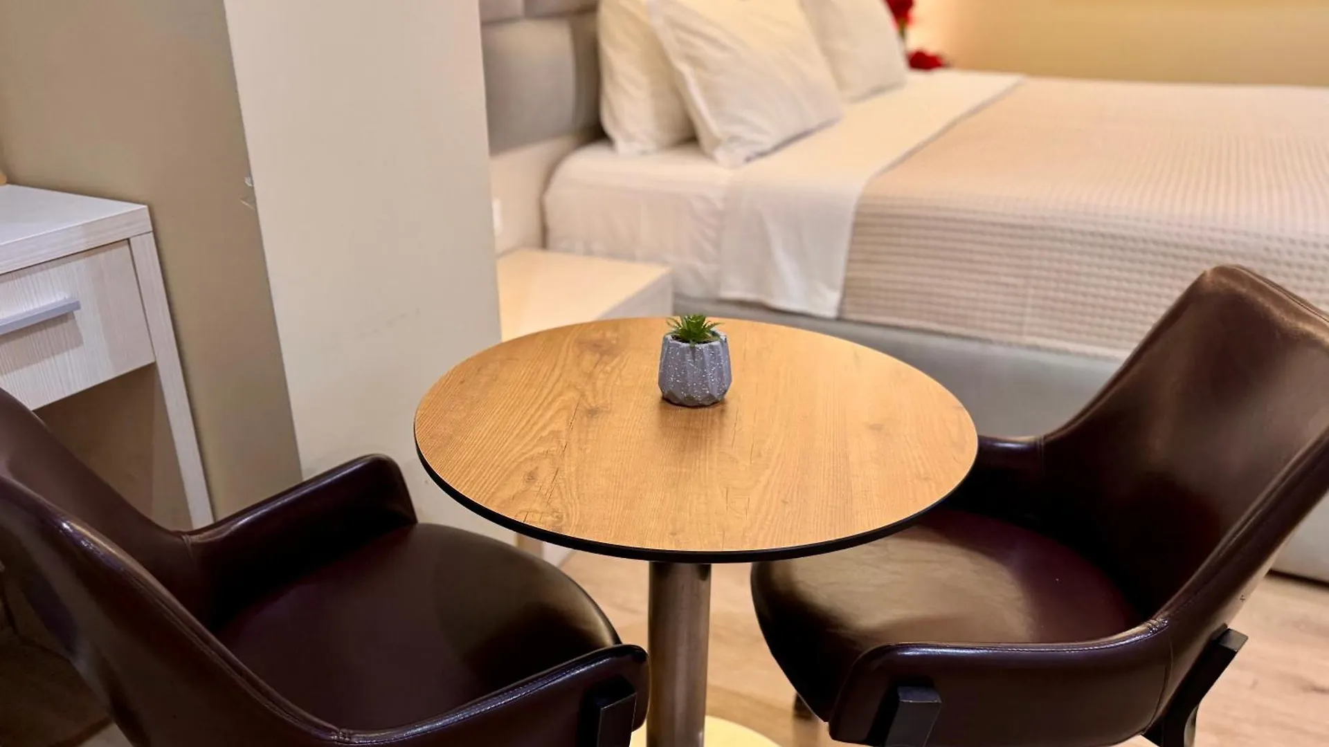 4R Colombo Hotel Tirana