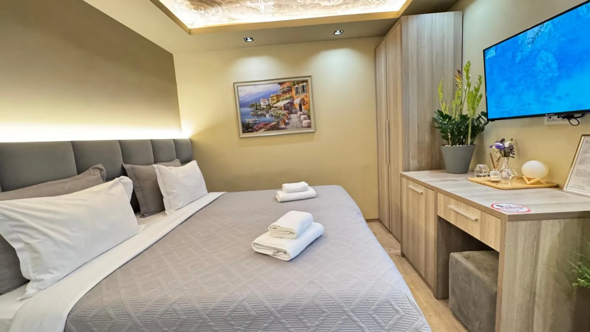 4R Colombo Hotel 地拉那