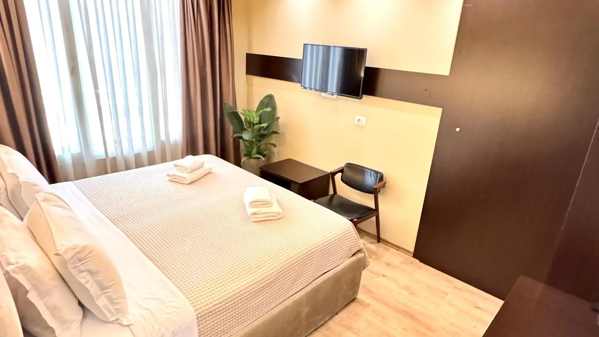 4R Colombo Hotel 地拉那